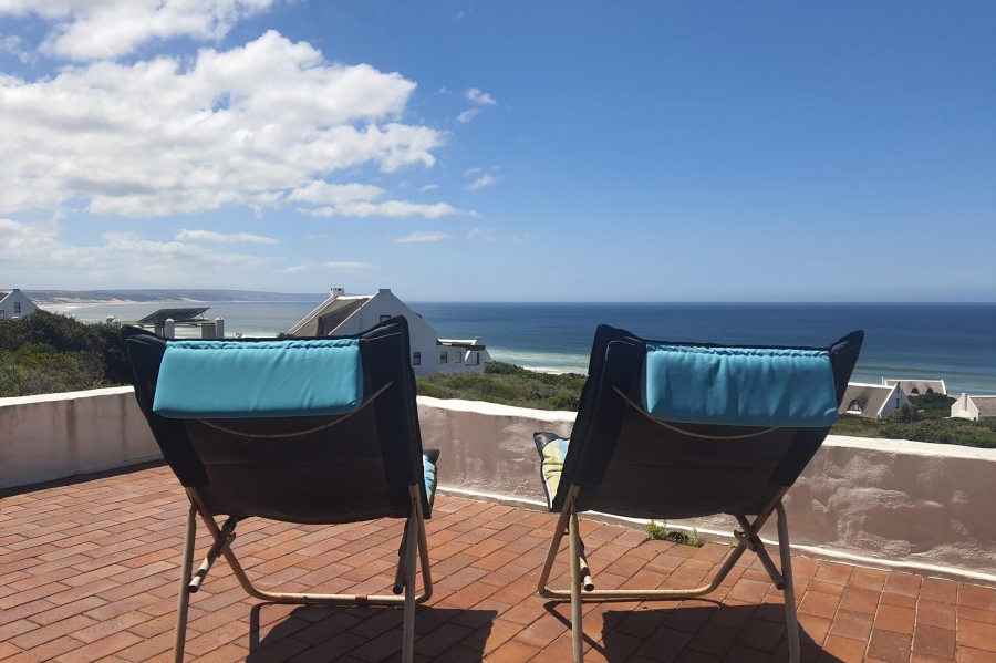 5 Bedroom Property for Sale in Boggomsbaai Western Cape